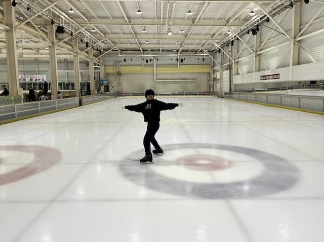 ユーチューバー・もこうがスケートリンクに！？「メダリストに、俺はなる」