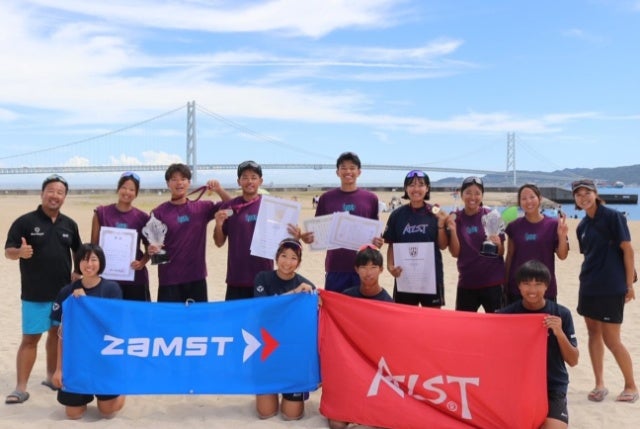 白幡亜美、日本体育大ビーチバレー部のアベック優勝を報告！笑顔の集合写真公開