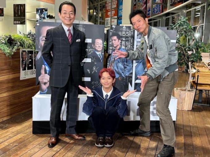 寺脇康文が3ショットを披露「薫ちゃんでーす！」