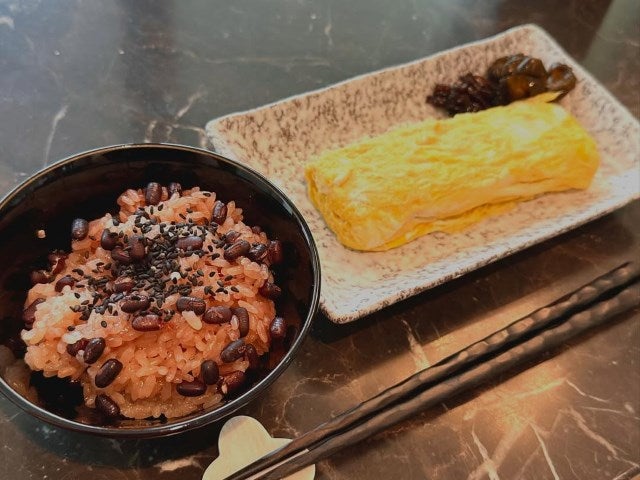 つんく♂、六月の始まりに赤飯で気合注入。ジメジメを吹き飛ばす、ふんわり卵焼きと心のリズム