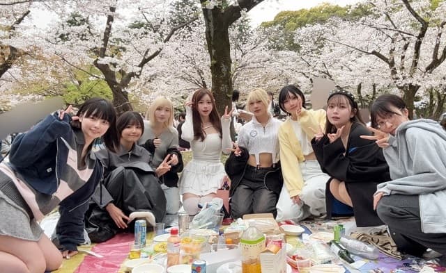 「なんてゴージャスなお花見」”2.5次元モデル”あまつまりなたちの美女集結ショットにファン大歓喜！