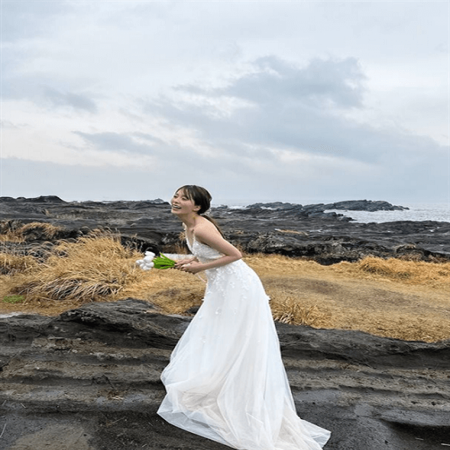 人気モデル「藤田みりあ」がウエディングドレス姿を披露！ファンは「シンデレラハネムーン😍」と惚れ惚れ