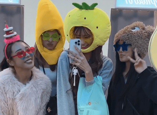 「ワールドワイドな遊びですね」美女軍団、ハリウッドで大暴走！？被り物の”ぶっ飛び・ムービー”が話題に「可愛すぎてヤバい」