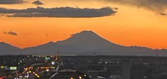 「龍が舞う…？」野村萬斎、幻想的な夕暮れの富士山ショットを公開