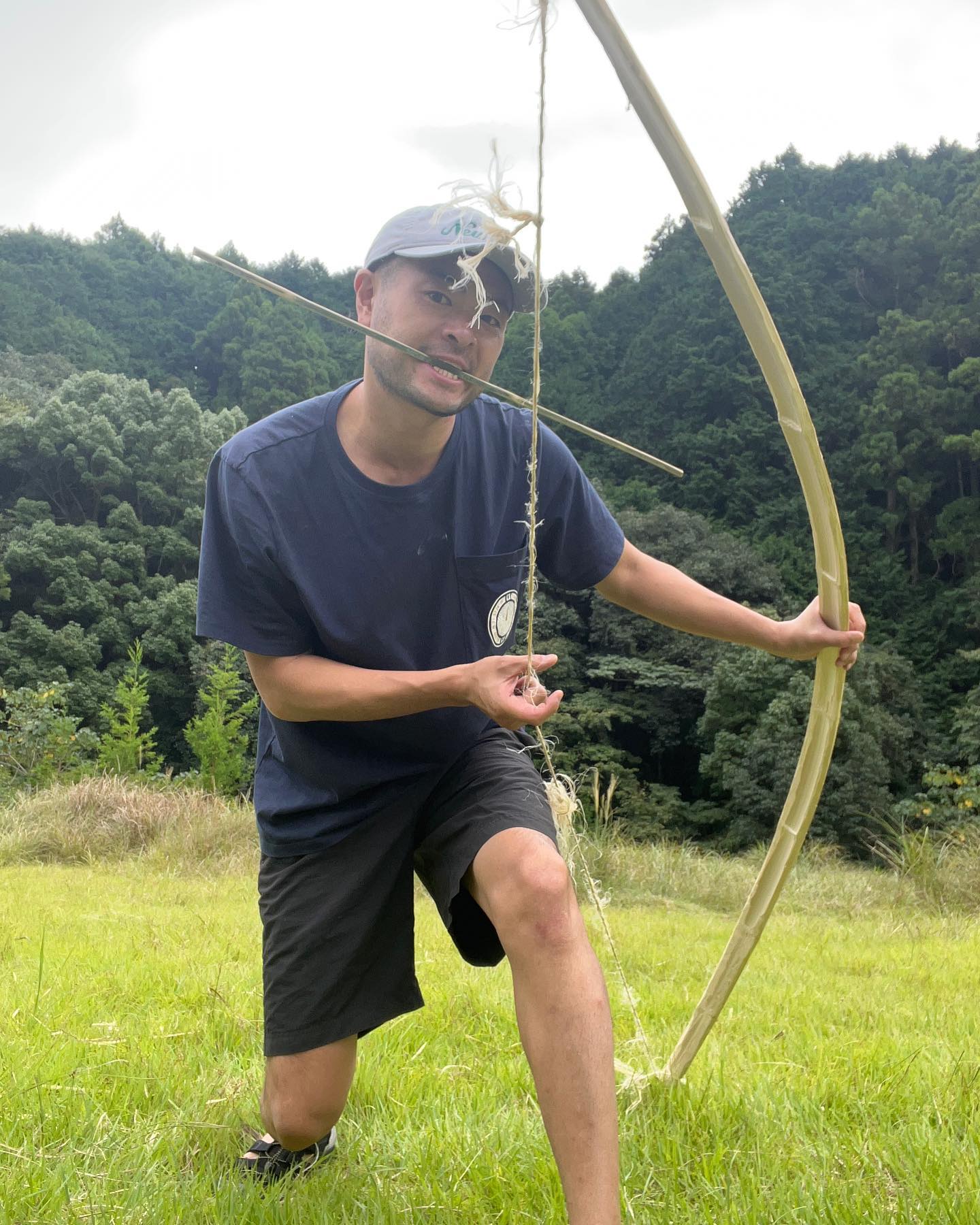 あばれる君が”巨大”弓矢を手作り！ファン「弓と矢の長さのバランスが（笑）」