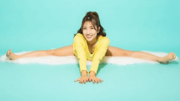 「180度開脚できるとは素晴らしい！」美女インストラクター、ヨガポーズ＆ボクシングフォトムービーを披露！反響続々