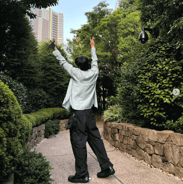 「更に引き締まってる💗」日本人ファンも多し！あの韓国俳優が爽やかショットを披露