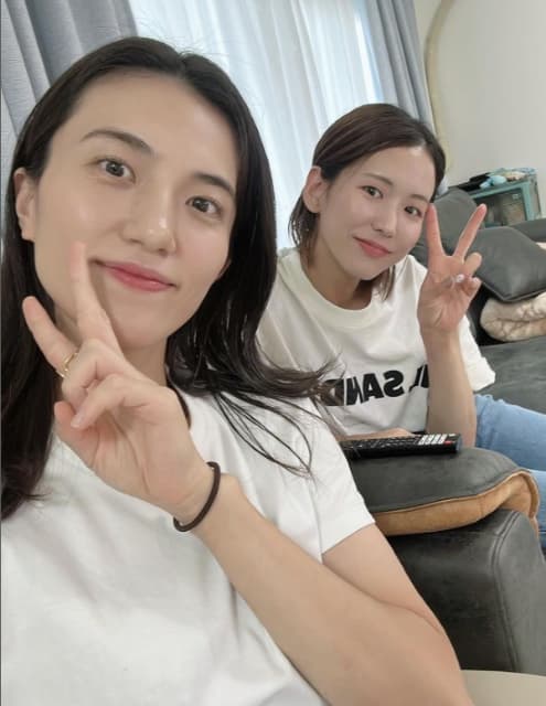 古賀紗理奈　自宅に友人を招待し昔の思い出を語り、お土産やプレゼントを交換！