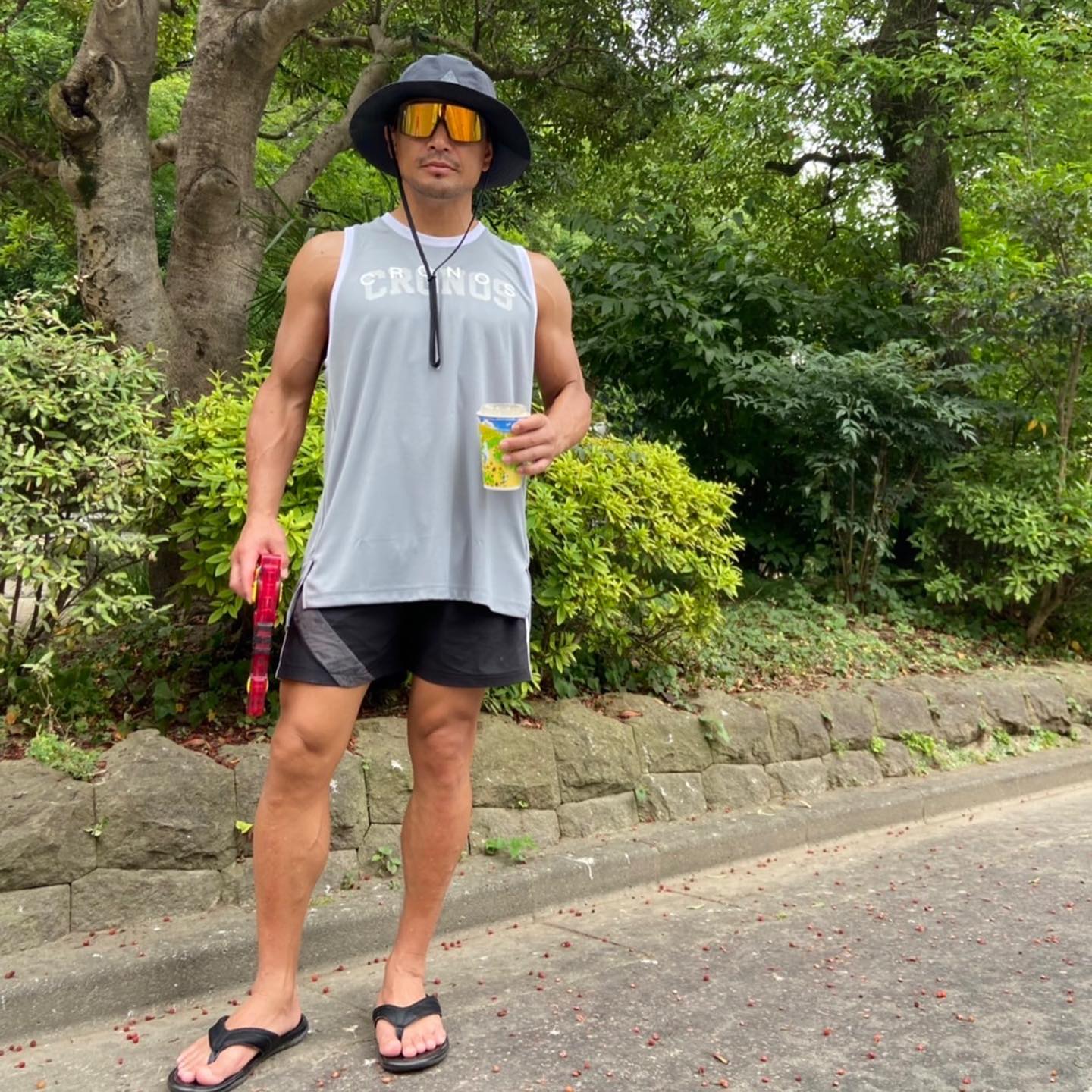 「パパがカッコよすぎる😍」魔裟斗さんが水遊びでキメる✨🔫