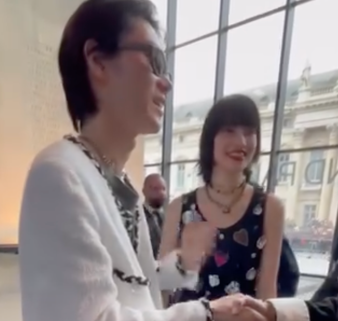 第一子誕生の菅田＆小松夫婦　CHANELショー会場にて「This is my husband（私の夫です）」