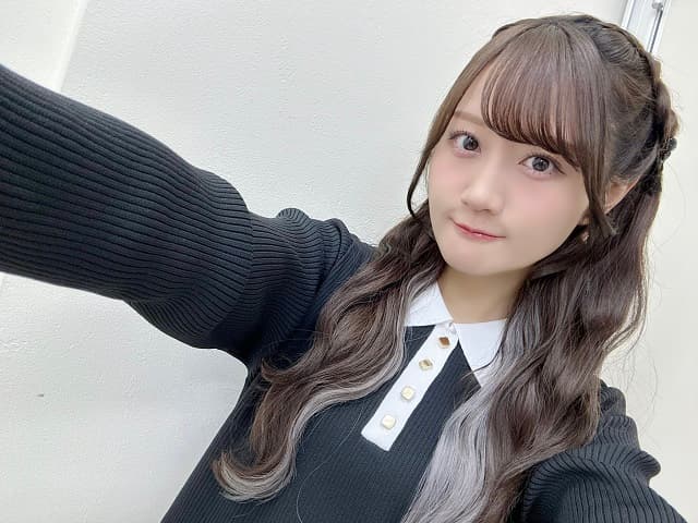 小倉唯が声優トレカのリリイベに出演！キュートな洋服姿にファン大歓喜