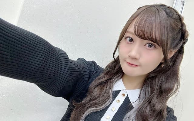 小倉唯が声優トレカのリリイベに出演！キュートな洋服姿にファン大歓喜