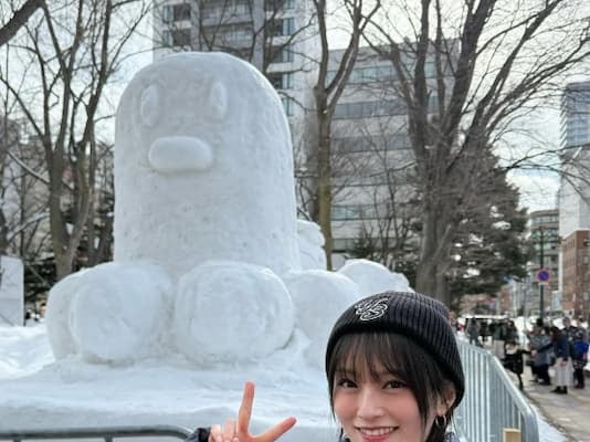 山本彩、冬の北海道を満喫！雪まつりで決めポーズ！