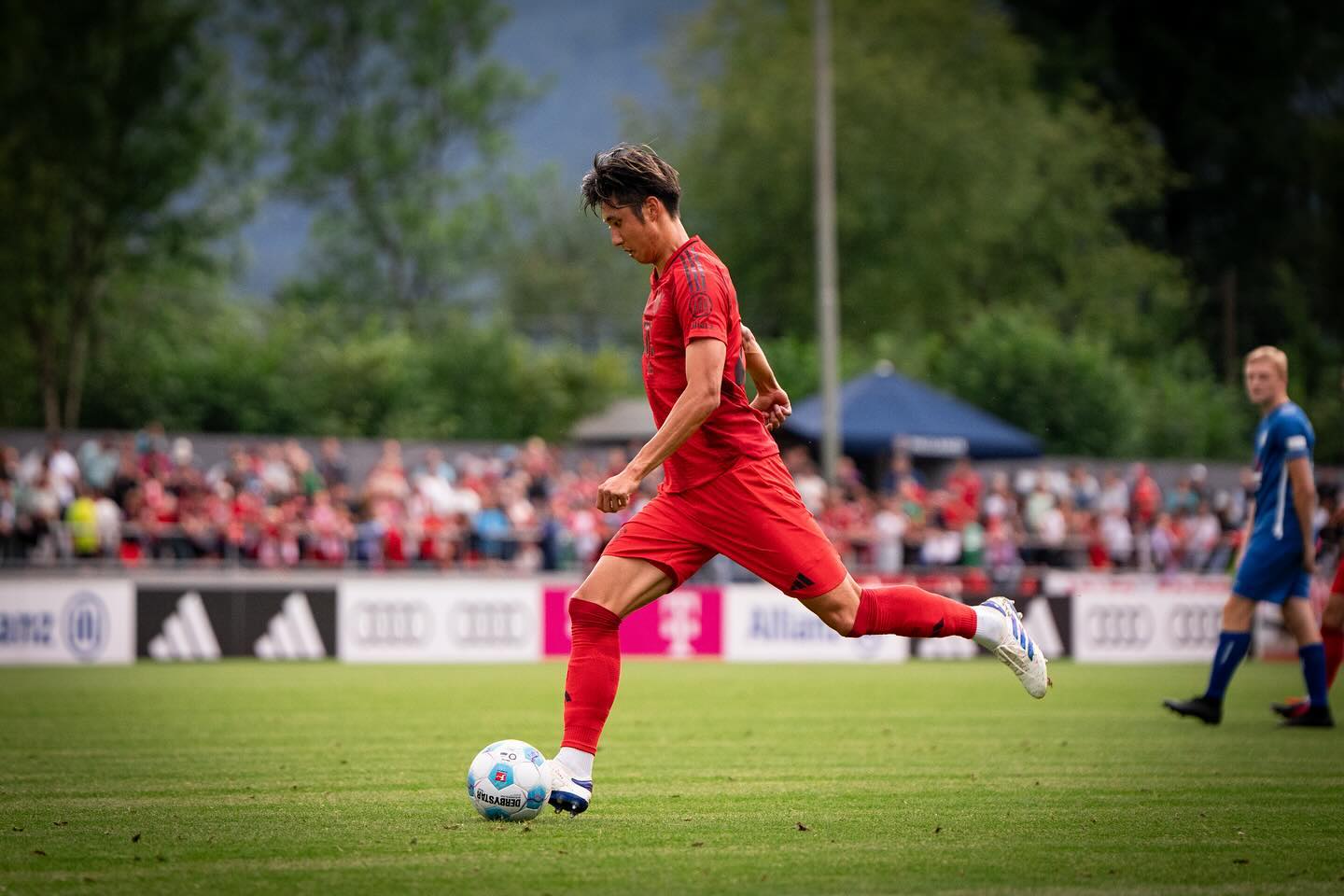 伊藤洋輝がバイエルンで実戦デビュー！後半途中から出場し、大勝に貢献