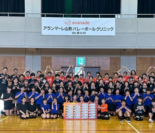 感動！アランマーレ山形が関川村で小中学生と笑顔のバレー交流