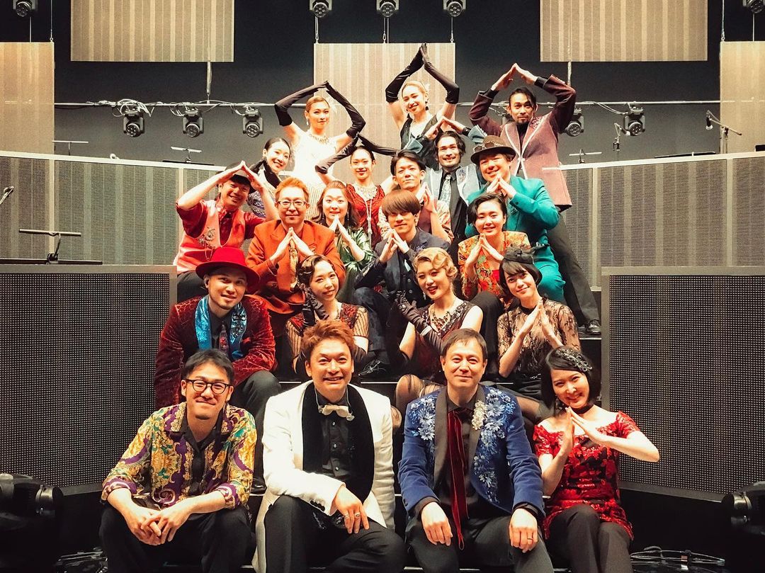 香取慎吾さん、仲間との集合ショットを公開📸千秋楽を迎えたことを報告！