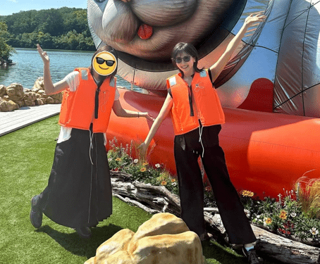 横山ルリカ、宇宙猫アート体験！ヤノベケンジ展で夏気分を満喫