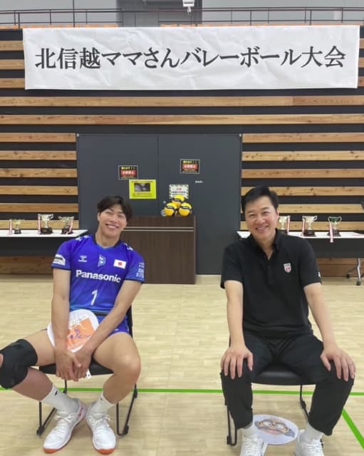 「これからもママさんバレー盛り上げていきまーす」川合俊一がママさんバレー北信越ブロック大会に出席