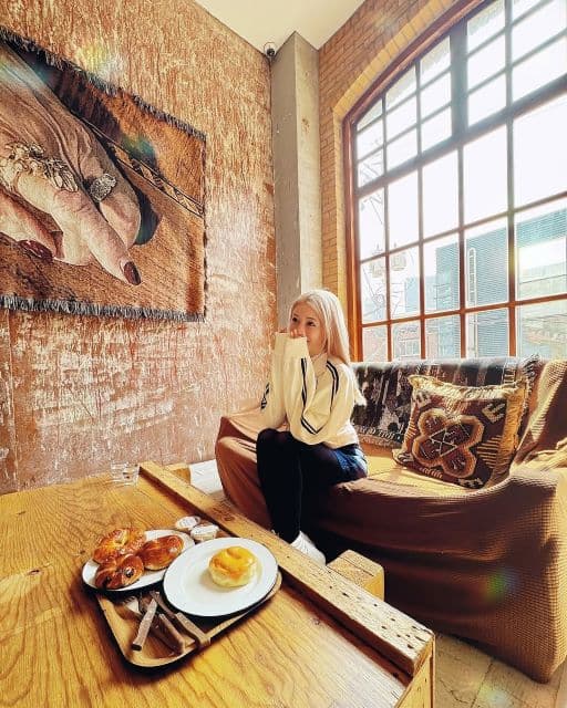 「ぜーんぶ美味しい」住谷杏奈、韓国で超有名なあの店を訪れベーグルを堪能する！