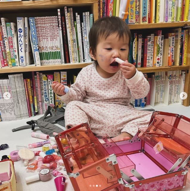 ののちゃんこと村方乃々佳　妹・ひーちゃんはお化粧に夢中「お姉ちゃんから怒られなかった？？」