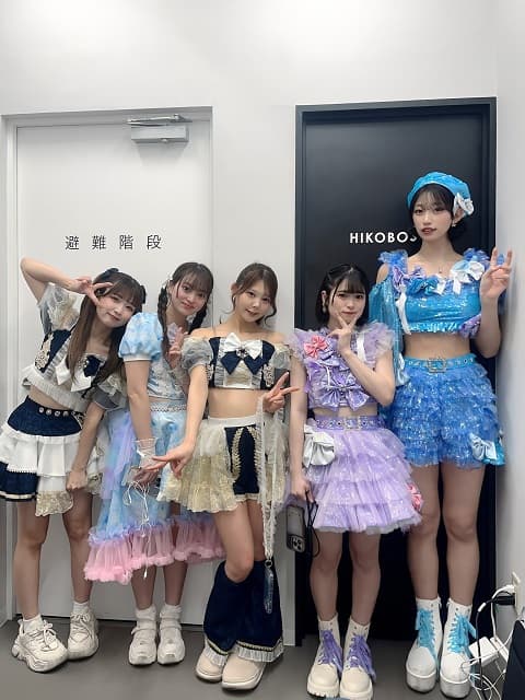 「ご、合成じゃないよね？w」アイドルの”高身長証明ショット”にファン驚愕!?