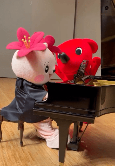 「また遊ぼうね〜！」チーバくん、ピアノ上手な君津市マスコット