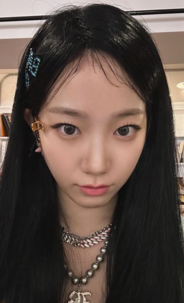 美しい、かっこいい、可愛い。LE SSERAFIM・KAZUHA の魅力溢れる最新ショットが話題に👀✨