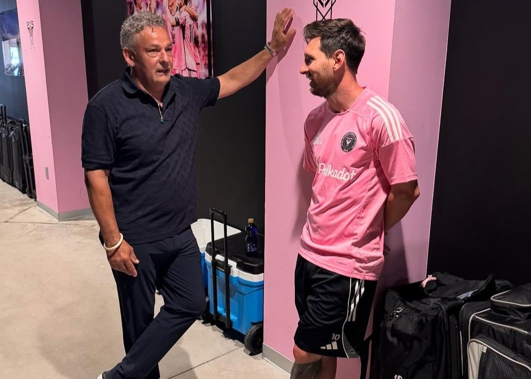 バッジョがメッシを訪れ「君を久しぶりに抱きしめたかったんだ！」レジェンドの2ショットにファン胸熱