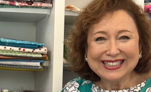 キャシー中島生徒の“マカナナ愛”に感激　QVC出演告知とストロベリータルトで満面の笑み