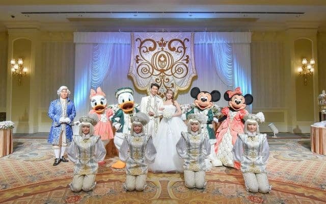 「本当に憧れちゃう程、素敵なご夫婦」大人気YouTuberあいにゃん、ディズニー挙式から1年を報告しファンからは祝福の声！