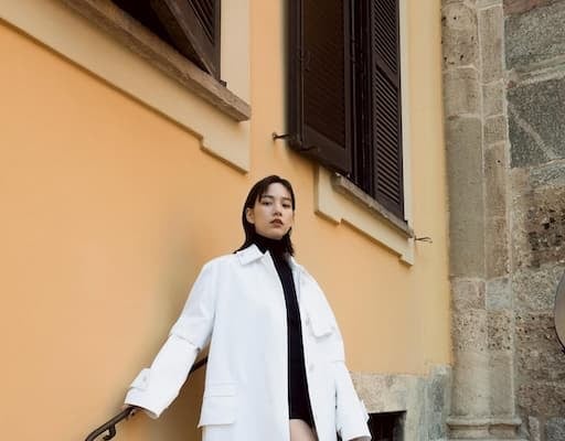 「おっとっとっと〜」「マジ美脚」朝ドラで大ブレイクした人気女優の“美脚”ショットにファン歓喜！