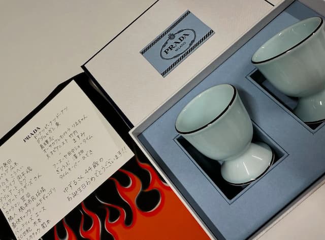 アインシュタイン河井、誕生日に後輩から贈られたのはなんと「プラダの◯◯◯」！？