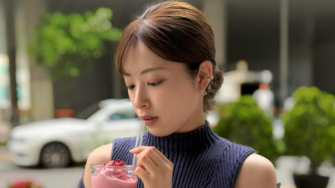 田原萌々アナの小旅行オフショットが話題！「スムージー一気飲み」に共感の声も