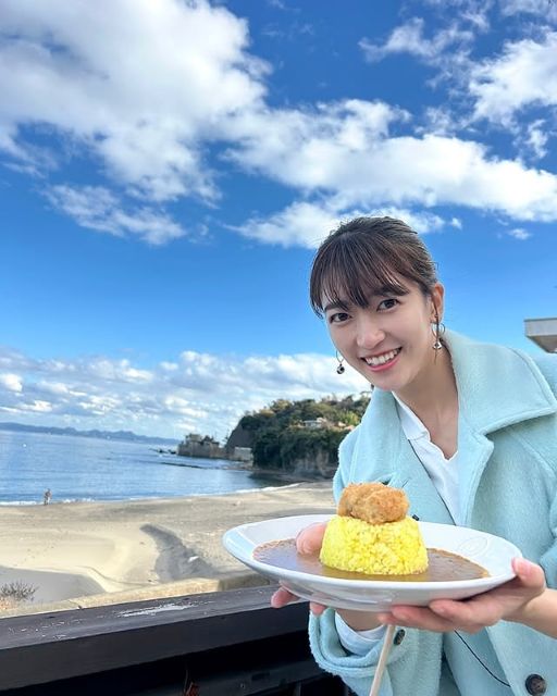 「これが、こう！」サッカー上手すぎ女優・眞嶋優、親友の元フィギュア・高橋成美とお茶目なツーショット！