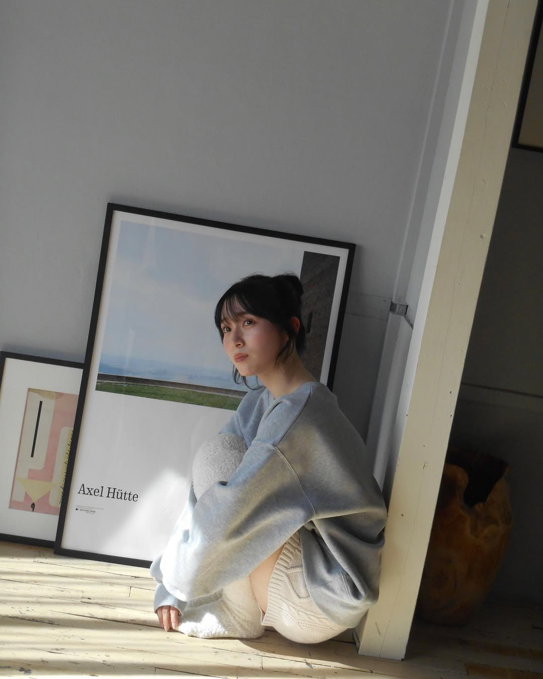 櫻坂46・守屋麗奈　表紙を務めた雑誌のオフショットを大公開！