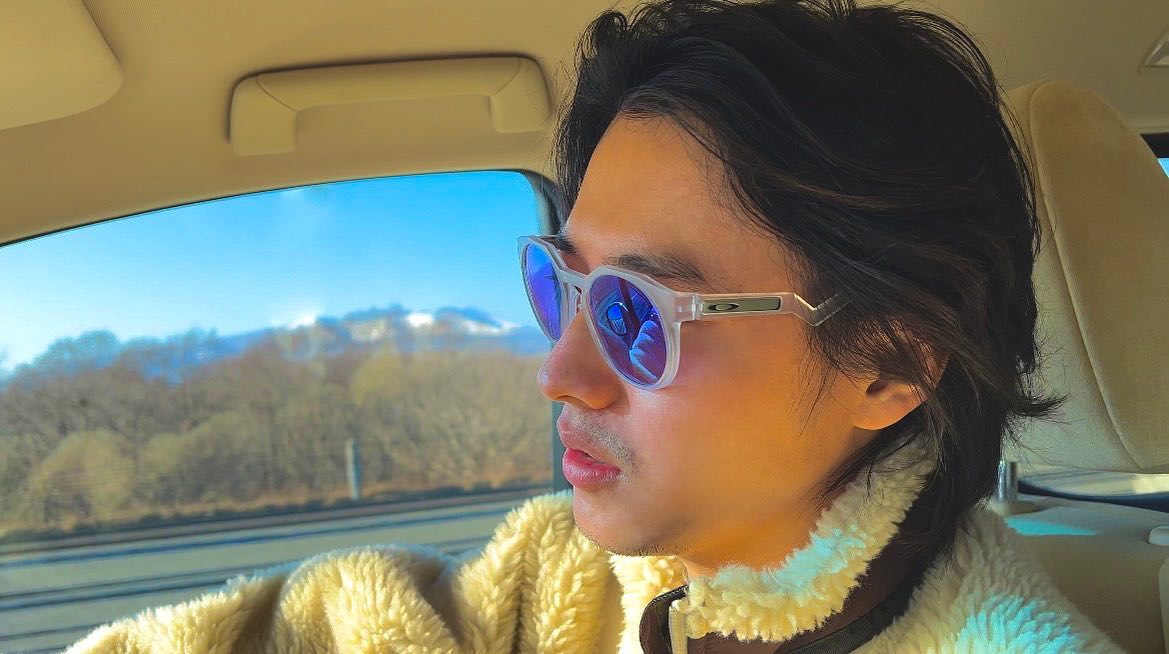 「私も助手席乗りたいです笑！」山﨑賢人✨デート風ショットに反響続々❗️