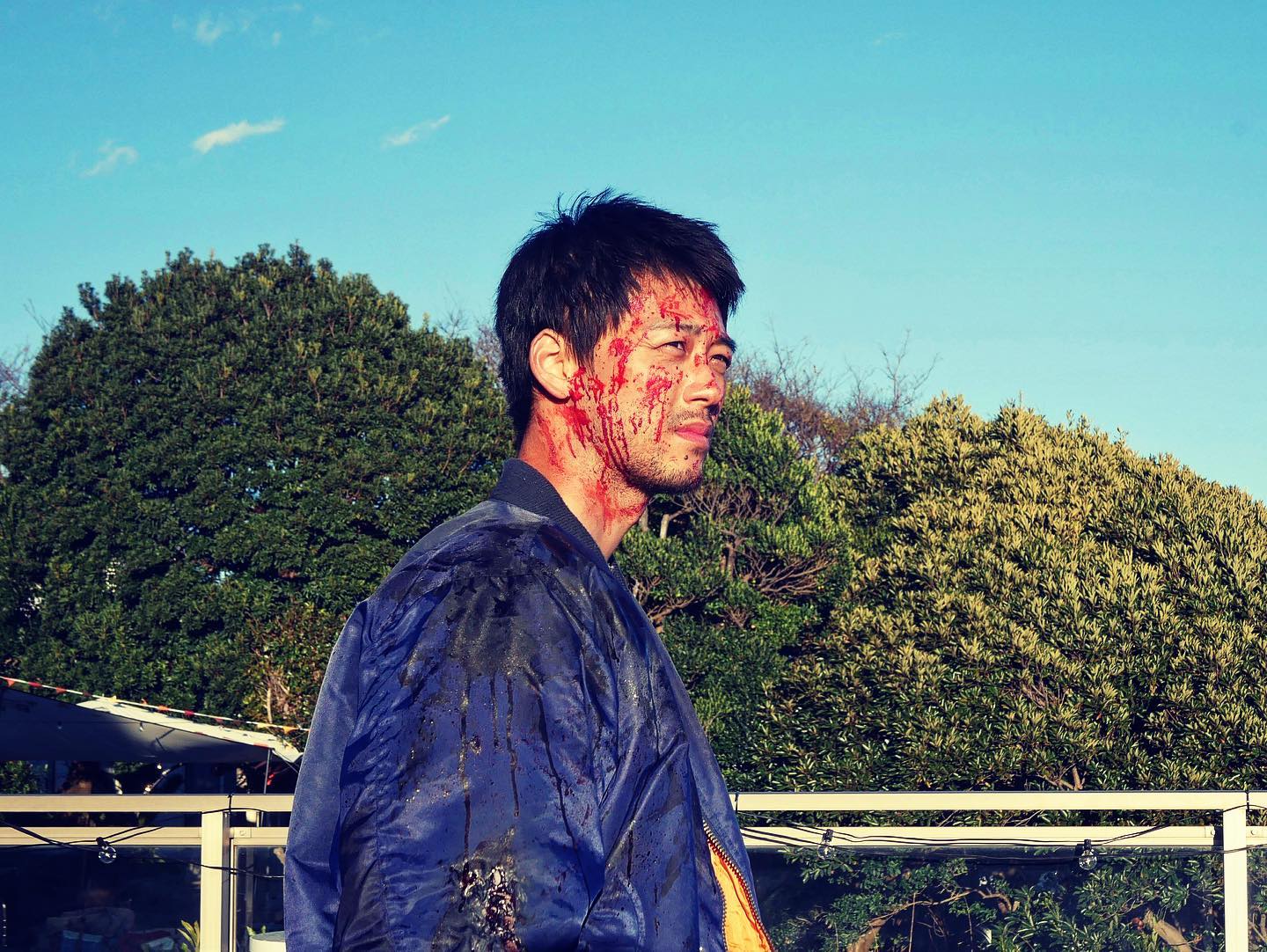 竹内涼真が血まみれに。一体何が？