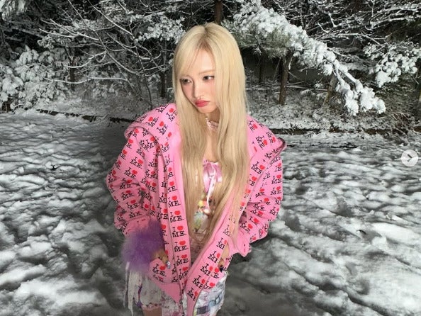 「世界一金髪が似合う」IVE・リズ、新曲MVのオフショットが話題に