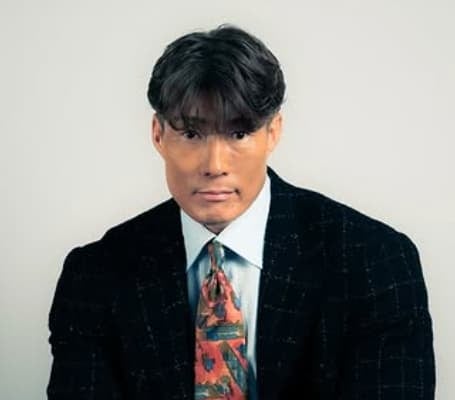 「リアルケンシロウ」糸井嘉男、椅子に座ったオーラ満載の写真を大公開