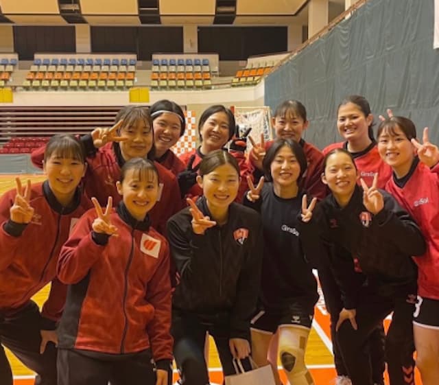 『try our best!!』前田優、大阪体育大学メンバーと集合ショット