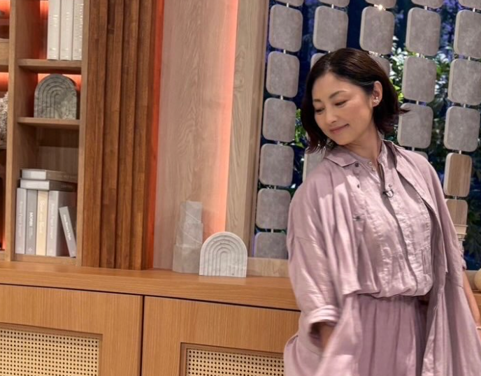 常盤貴子、“おとな時間研究所”で夏の着心地重視ファッションを提案