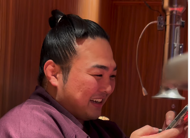 「炎鵬、笑顔満開！」リラックスした談笑動画にファン歓喜