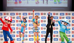 小島よしお、「トミカ」生誕55周年記念イベントに登場！新番組MCも発表