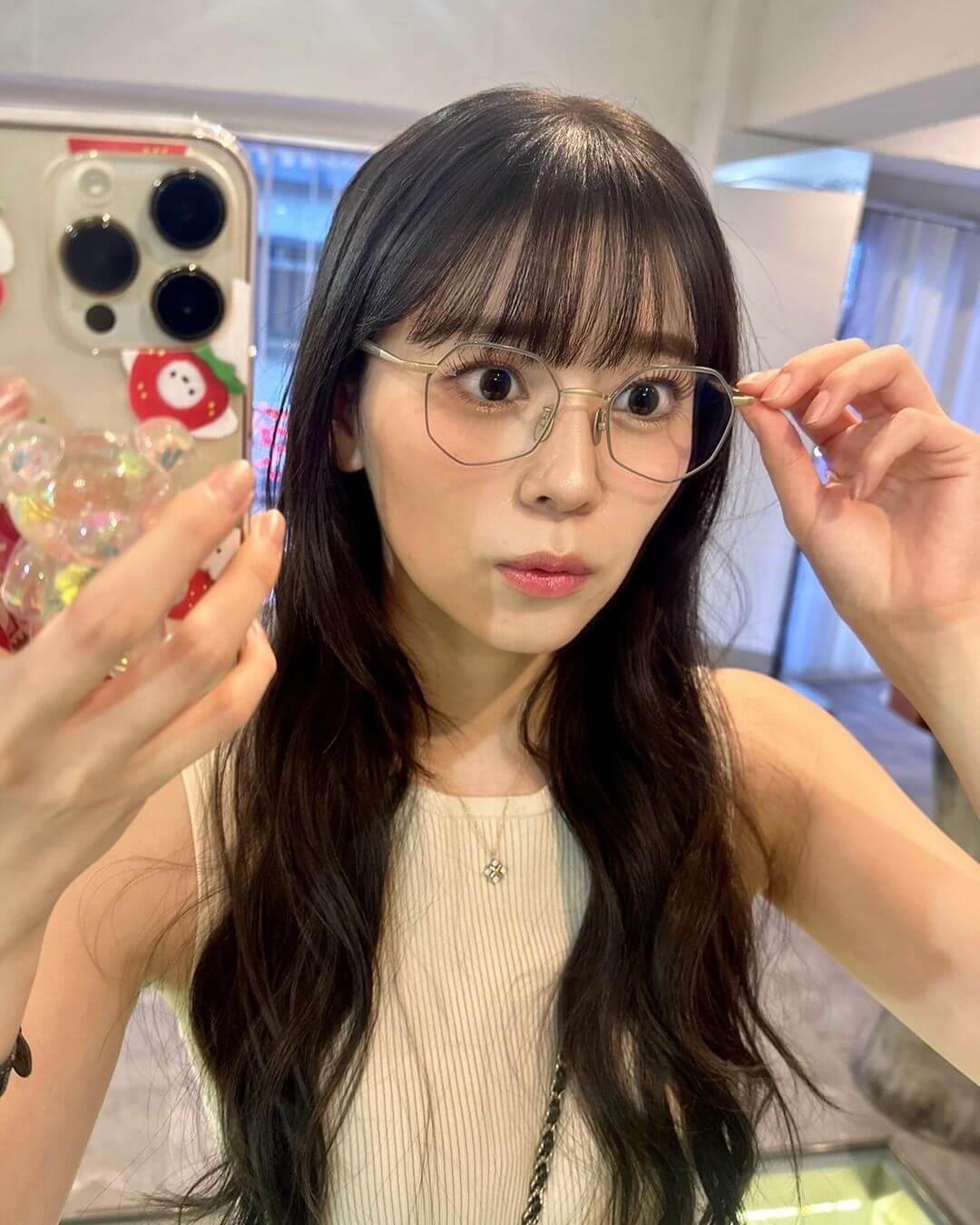 「めがねげっと。」今をときめく人気アイドルグループの”あの人”が可愛すぎるめがねショットを公開！