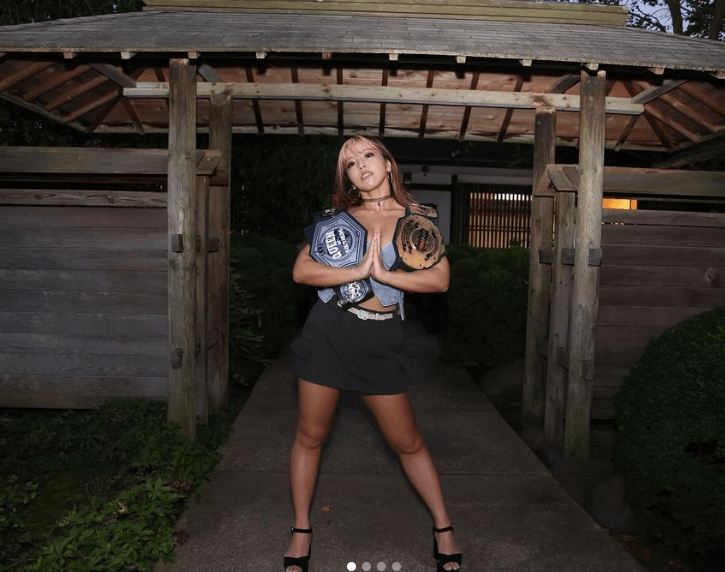 白川未奈、イリノイ大学でファンに囲まれる！ 〜日本のプロレスラーが海外でも人気