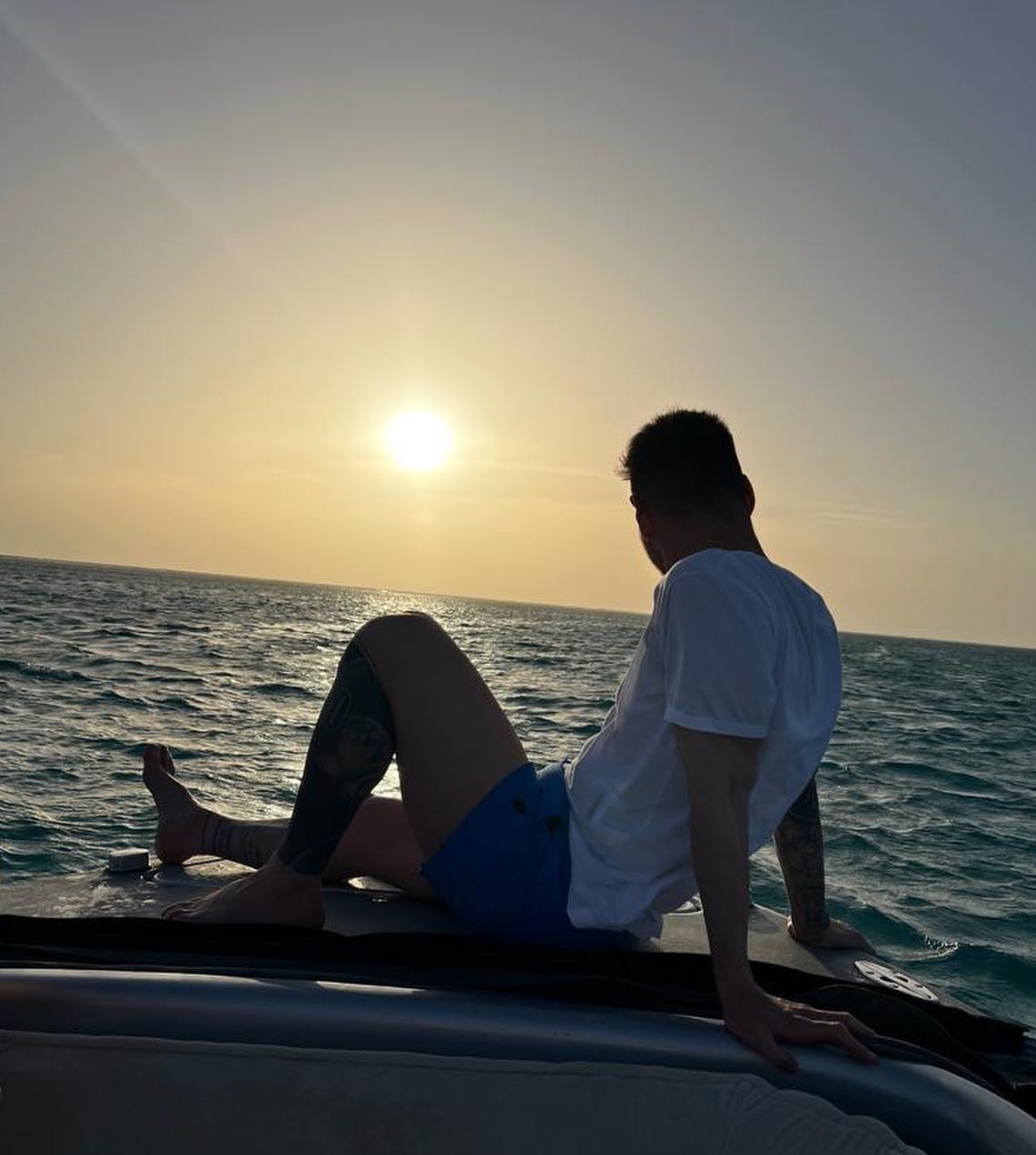 「マーベラス💜」メッシがサウジアラビアの紅海でリラックスショット📸