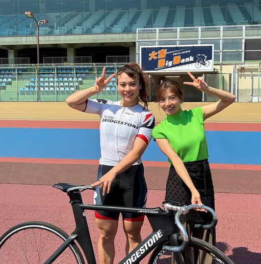 元SKE48後藤楽々アナ、生中継で女子オールスターケイリン決勝を盛り上げる！