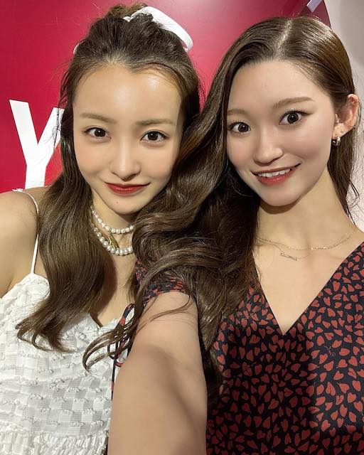 板野友美が義妹との顔出し2ショット公開で話題に😳💖抜群のスタイルに驚きの声💭