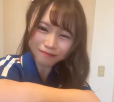 「可愛すぎ問題が発生！」元アイドルのサッカー美女子、”サッカー冥利に尽きる・超最強ダンス”を披露！ファンハート点火