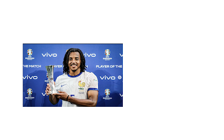 サッカーフランス代表のクンデがPOMを獲る活躍！準々決勝に駒を進める